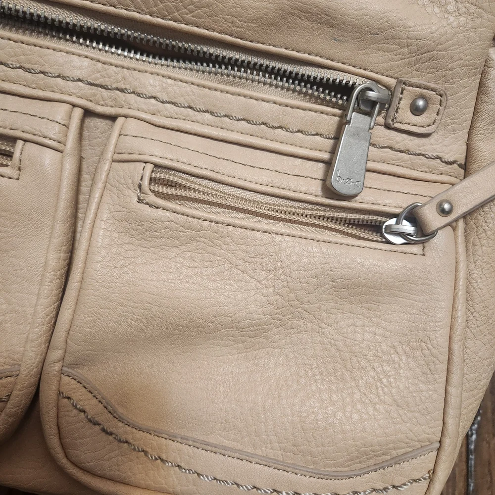 NEW Boc Cream Women's Zipper Pockets Bag - Picture 7 of 11
